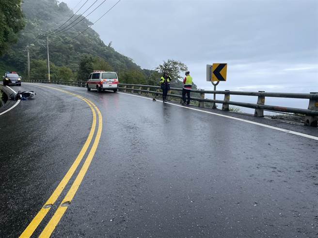 宜兰县台9丁线（旧苏花公路）14.2KM处，23日上午11时50分许疑似有人坠落边坡。（民眾提供／吴佩蓉宜兰传真）
