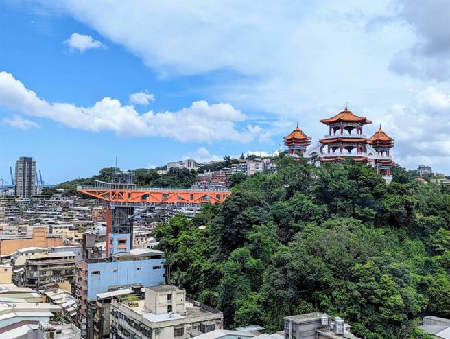 基隆市政府23日表示，基隆塔将于12月中下旬开放，并将由「远见人文空间」进驻，打造全台最高人文阅读空间。（张志康摄）