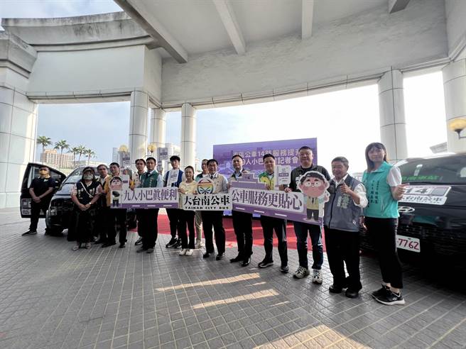 台南市政府今天宣布，台南市区14路公车从11月1日起，将于离峰时段导入全新的9人座小巴营运。（洪荣志摄）