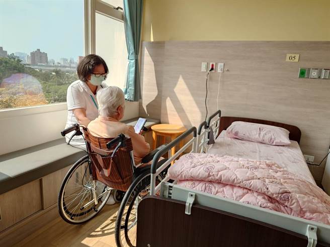 高雄荣总成立住宿长照机构23日举办启用典礼，共可提供178床位，享有荣总医学中心等级一条龙服务。（任义宇摄）