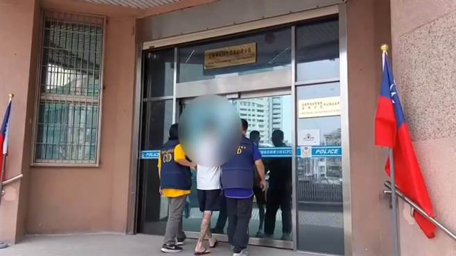 黄姓男子在9月18日持玩具枪闯入店面疑似挑衅，遭警方追查下走投无路，于10月18日主动投案。（警方提供／任义宇高雄报导）