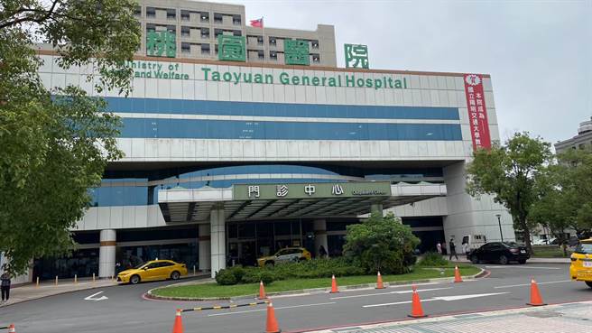 21岁的李同学经诊断躁郁症后，却因为副作用停药，导致病情恶化，医师建议一定要经过谘询才能做出最好决定。（院方提供）