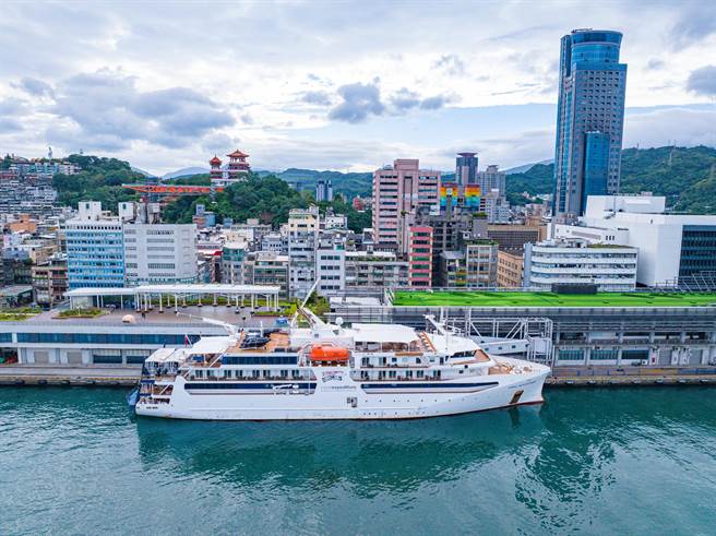 23日首航基隆港的珊瑚冒险家号邮轮，今年到明年都将以基隆港为母港，进行多次航程。（基隆港务分公司提供／张志康基隆传真）