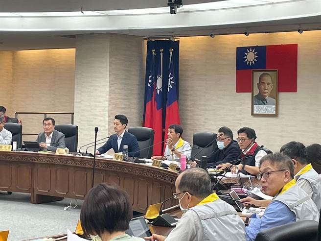 台北市长蒋万安23日主持交通会报，特别关心台塑进驻是否影响内湖交通。（刘彦宜摄）