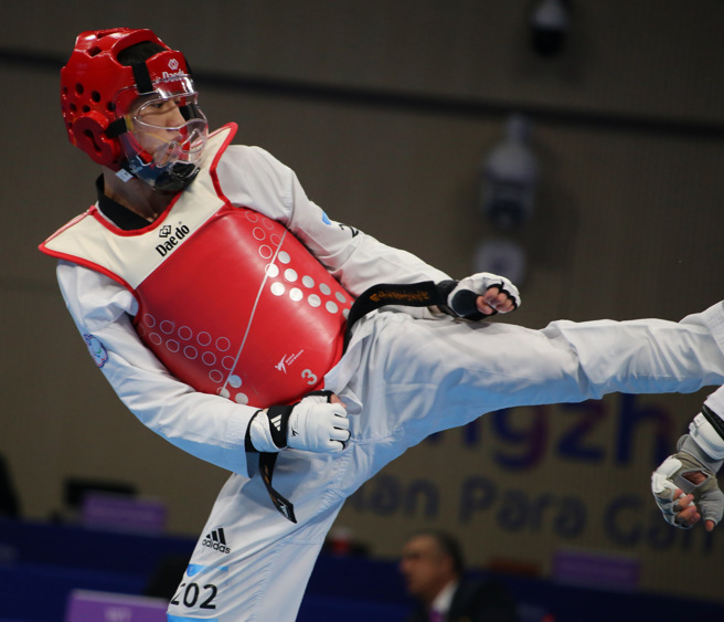 杭州亚帕运跆拳道男子K44级58公斤级萧翔文夺金。（教育部体育署提供）