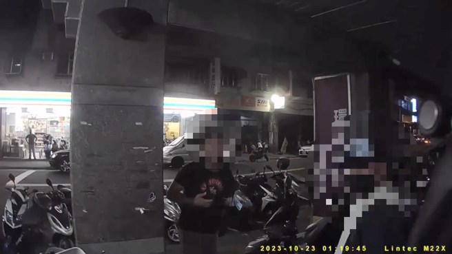 警方到场了解后将男子逮捕。（警方提供）