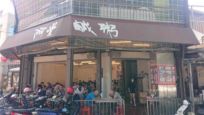 阿堂鹹粥價格飆漲至3百，民代曝：恐與養殖面積銳減有關。（圖／翻攝自阿堂鹹粥臉書）