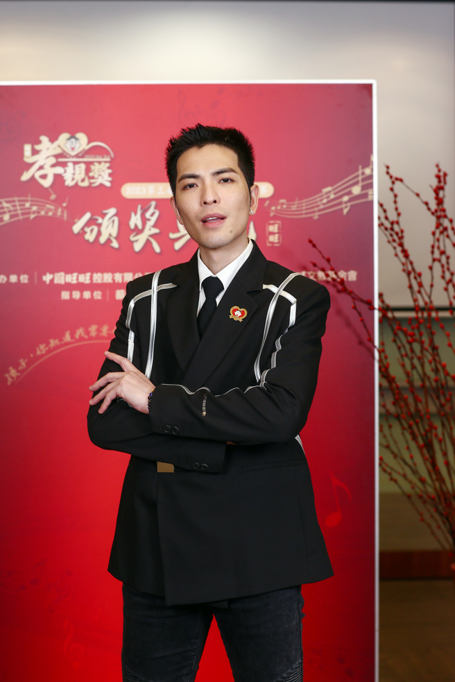 萧敬腾23日出席在上海神旺酒店举办「2023旺旺孝亲奖词曲创作暨短影片大赛」颁奖典礼。（邓博仁摄）