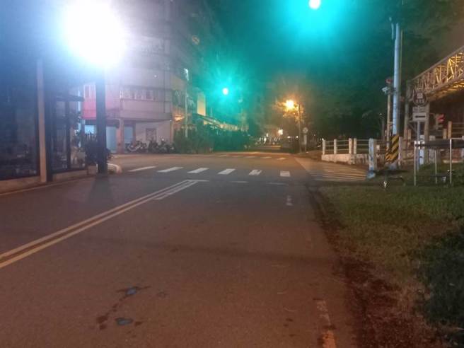 发生事故的女中路与自强新路路口。（吴佩蓉摄）