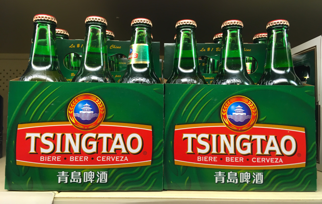 成立超過百年的青島啤酒廠驚傳工人在原料倉小便的醜聞。（示意圖/shutterstock）