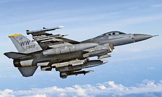 美有意售越南F-16 戰機鎖陸儼然成形