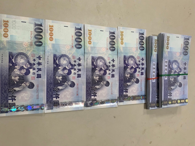 现场查扣生基罐使用凭证10张及其他犯罪证物。（图 / 刘咏韵翻摄）