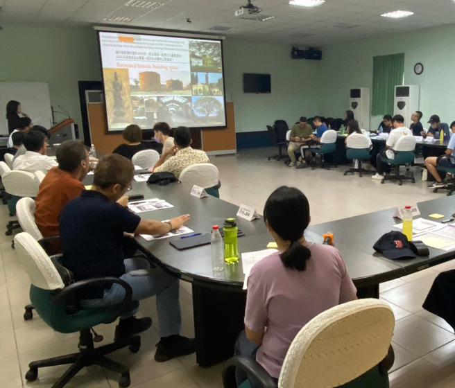 白屋执行长洪毓伶分享桥头区地方创生经营。（图片来源：高雄市青年局提供）
