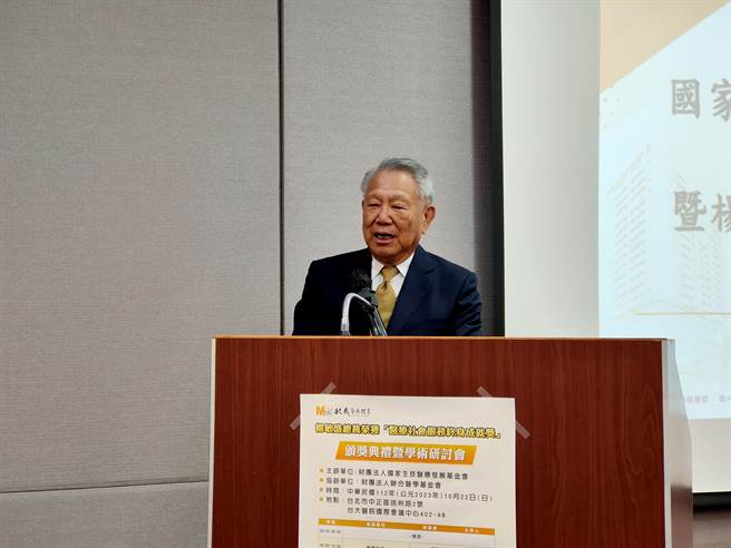 身为杨敏盛老朋友的国光生技董事长詹启贤，以「谦谦君子」讚许杨敏盛，也以「积善之家，必有余庆」肯定杨敏盛从医疗事业展现对社会的关怀。(李侑珊摄)