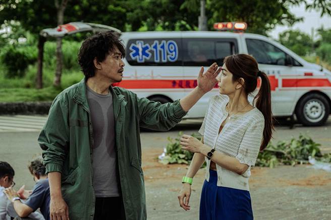 王識賢、陳嘉樺有許多精彩對手戲。（東森提供）