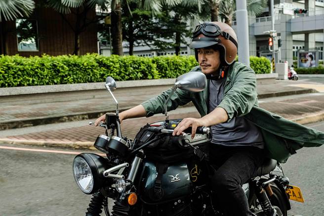 王識賢飾演俠醫。（東森提供）