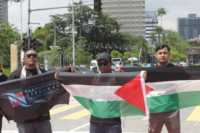 马来西亚民眾声援巴勒斯坦人 以巴衝突情势严峻，马来西亚24日晚间将举办大马与巴勒斯坦人民同在大型集会。（图/中央社）
