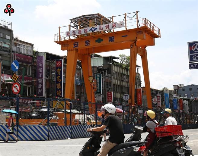 萬大線一期工程預期2025年完工，二期土城段（CQ880區段標）經4次流標後，拆分為地下段（CQ880A區段標）及高架段（CQ880B區段標）分別辦理招標，又歷經3次公告招標均無廠商投標，1次則因只有1家廠商投標，不符合規定。（本報資料照片）