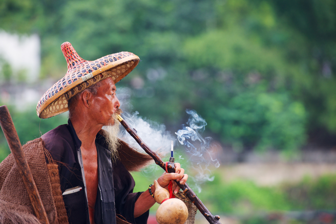 现代人到达一定年龄退休，还可领一笔退休金，不过宋朝其实也有相关措施，使民眾老了也有保障。(示意图/达志影像)