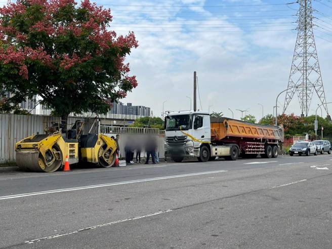 警方到场围上封锁线，现场并无打斗痕迹。（黄仲瑜翻摄）