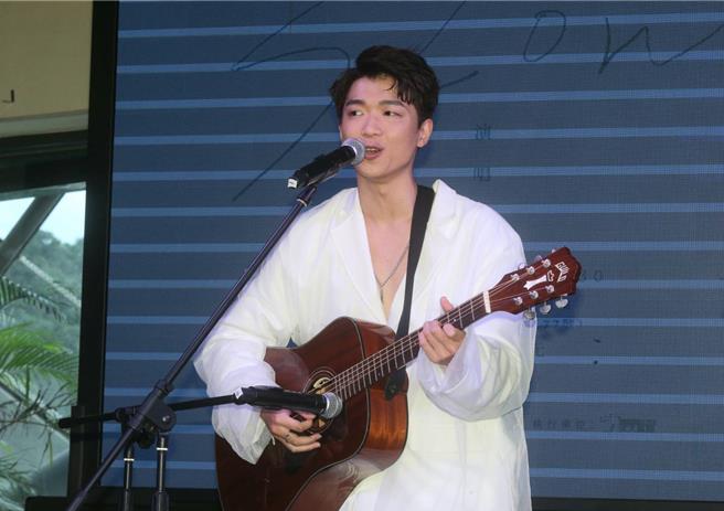 许蒙24日举办个唱发布会。（粘耿豪摄）