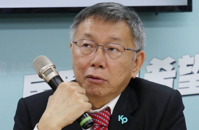 針對國民黨總統參選人侯友宜接受專訪談「藍白合」前提、方法、時限等相關問題，民眾黨黨主席暨總統參選人柯文哲（見圖）24日在台灣民眾黨中央黨部召開記者會親自回應相關問題。（趙雙傑攝）