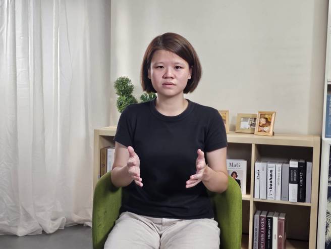 日日春协会秘书陈虹霈喊话台北市长蒋万安「应落实设置红灯区」。(游定刚拍摄)