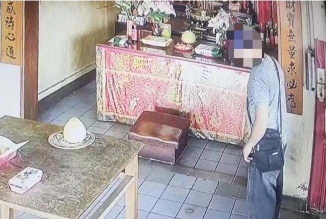 男子犯案過程都被監視器拍下。（民眾提供／李京昇苗栗傳真）