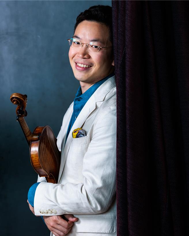 享誉国际的小提琴家黄俊文加盟法国唱片厂牌naive的首张专辑《琴炫彩影》（Kaleidoscope）本月发行。（郭吉铨摄）