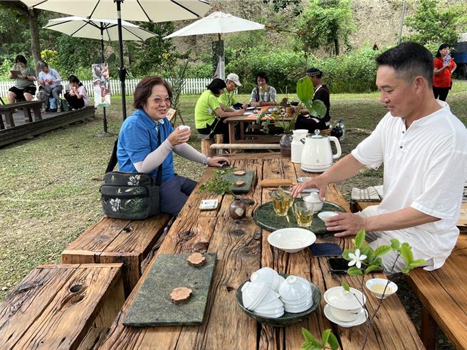藤枝特色茶席体验。（林业保育署屏东分署提供／林雅惠传真）