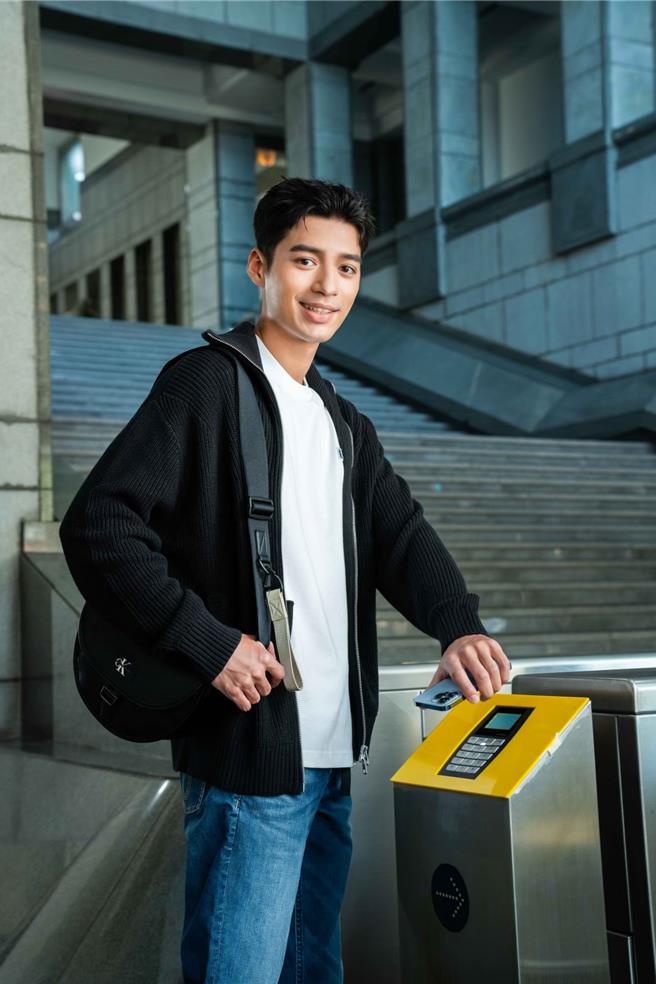 MZ世代以台湾常用的字来对应应该是「八年级」。（服装／Calvin Klein、石智中摄）