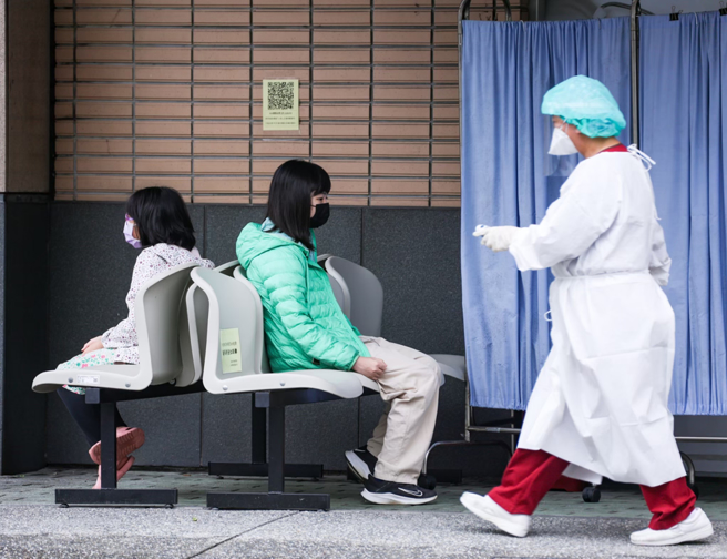 國民黨立委賴士葆直指衛福部為護理人員夜班加薪，只是頭痛醫頭、腳痛醫腳，無法根本解決人力荒問題。（示意圖／本報資料照）