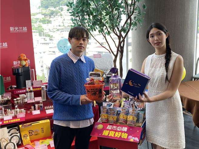 新光三越天母店23日宣布，周年慶將於26日起跑，目標4.5億元、較去年成長5.7％。（洪凱音攝）