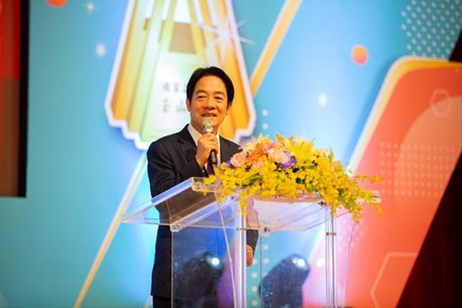 副總統賴清德今（24）日晚間出席「第25屆國家建築金質獎‧國家優良建商營造商認證標章暨第20屆國家品牌玉山獎」頒獎典禮。圖／總統府