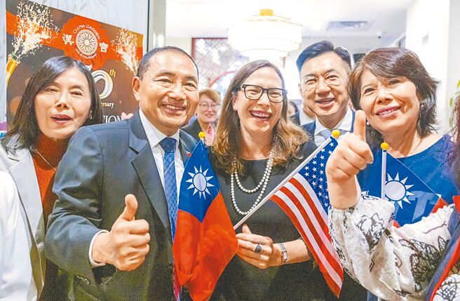 國民黨總統參選人侯友宜23日直言，他是唯一與AIT主席羅森伯格論述完全一致的參選人。圖為2023年，侯友宜（左二）訪美與羅森伯格（左三）會面。（侯友宜競選辦公室提供）