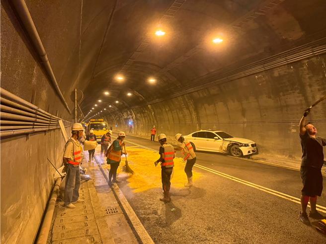 新澳隧道于晚上9时30分恢復双向通车。（苏澳分局提供／吴佩蓉宜兰传真）