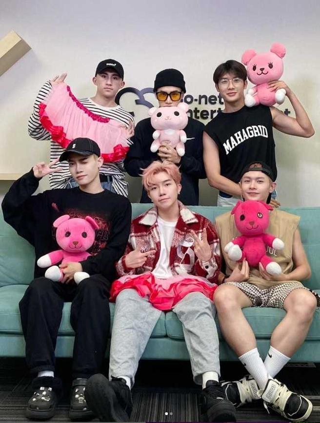 蔡朕認為 VERA的定位是偶像藝人而非網紅。（圖／取自蔡朕IG）