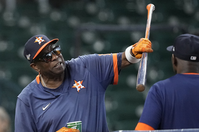 貝克（左）不再接任太空人教頭。（美聯社資料照）