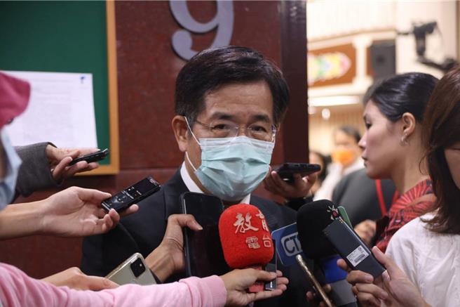 立法院教文會今日審查113年度中央政府總預算案有關教育部及所屬單位預算案，教育部長潘文忠會前接受媒體聯訪。（李侑珊攝）