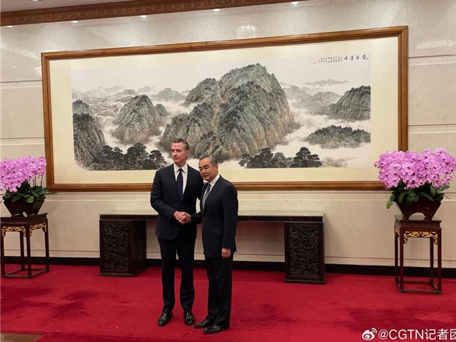 王毅訪美前會見訪陸美國加州州長紐松 。（CGTN）