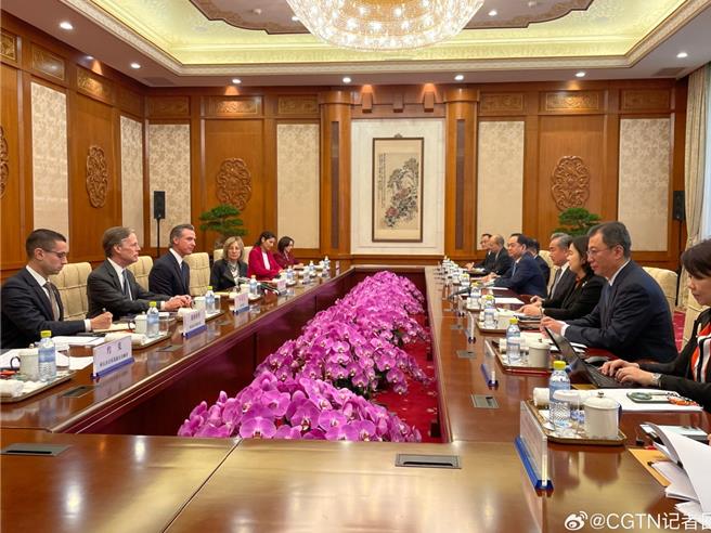 王毅訪美前會見訪陸美國加州州長紐松 。（CGTN）