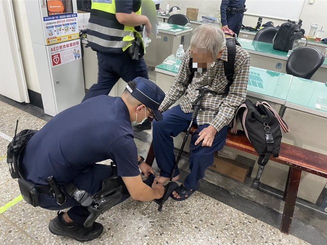 屏东县高龄91岁失智陈姓老翁日前离家到台中后里寻亲迷途。（警方提供／陈淑娥台中传真）