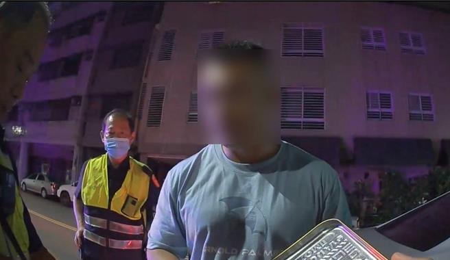 三民区一名杨男，违规左转遭警拦查，发现0.3公克的三级毒品K他命。（警方提供／任义宇高雄传真）