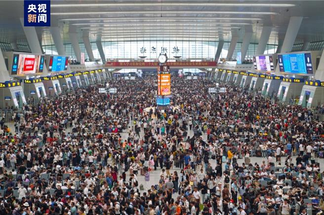 不怕塞！史上最长9天春节，大陆专家解读龙年节假日安排。（大陆央视资料照）