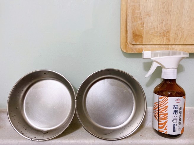 选择专为毛孩设计的食器洗涤剂才能安心地让毛宝贝们享用餐点。(图/业者提供)