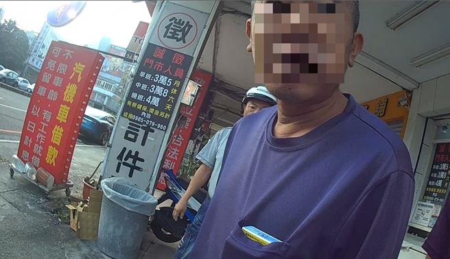 45岁王姓男子过去提供帐户给诈骗集团，经台东地院判刑3个月缓刑2年，但判赔1万却只缴2千，让他成为通缉犯，日前王男到台中工作被拦检，才发现他被撤销缓刑，已成通缉犯。（台中市第五分局提供／冯惠宜台中传真）