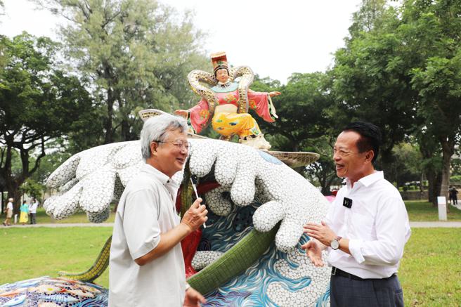 衝浪的妈祖初登场！（图片来源：嘉义县文观局提供）
