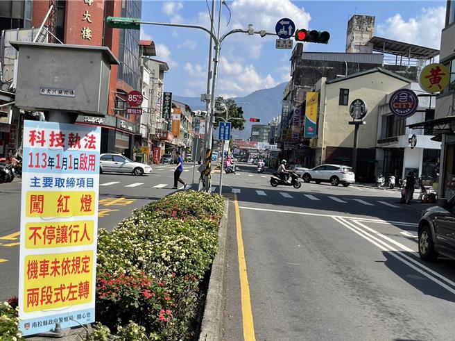 埔里鎮中山路3段與大城路口近年肇事率攀升，南投縣警局增設科技執法設備取締，成為全縣首處科技執法抓「不停讓行人」的路口。（楊靜茹攝）