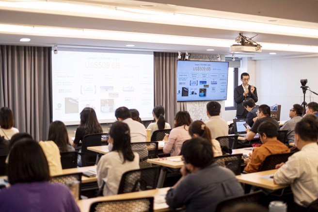 主题讲座邀请云端服务巨擘AWS 分享云运用下的行销数据分析。(图/IEAT提供)