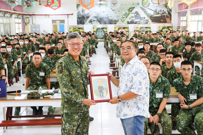 机步234旅日前举办「112年生命教育讲座」，由政战主任林岳锋上校主持。(机步234旅提供)